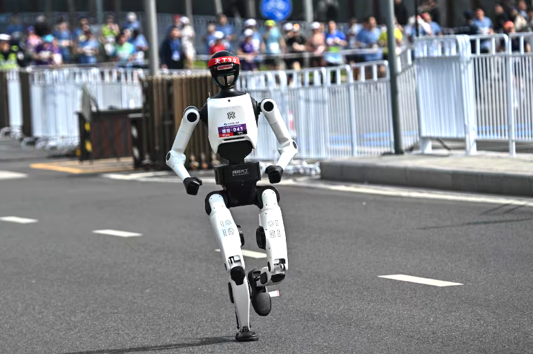 Un robot rompió el récord mundial humano en una media maratón y sorprendió al mundo