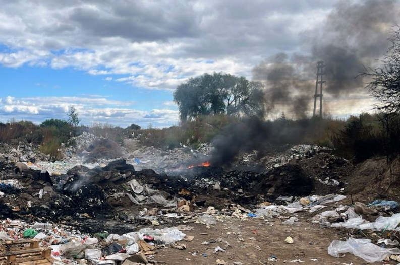 Sofocaron un incendio en un basural del Parque Industrial Norte