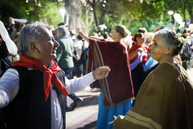 ¡A PURO FOLCLORE! La Plaza Independencia se llena de tradición con el "Patio Criollo Argentino" por el Día de la Danza