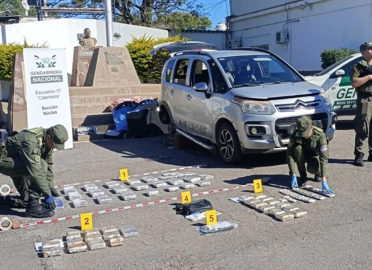 Se puso nervioso en un control y le descubrieron casi 40 kilos de cocaína que traía a Mendoza
