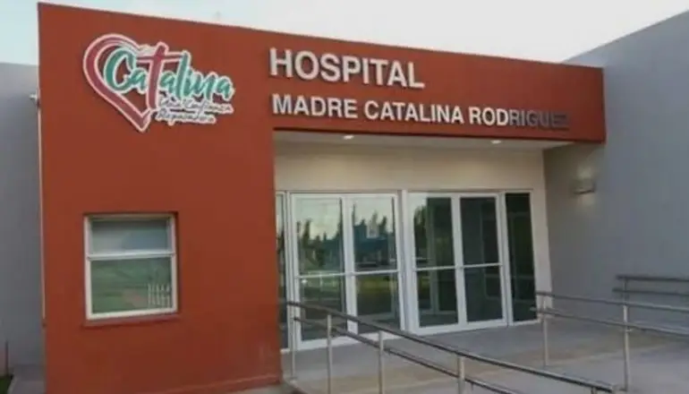El negocio de la espera: cobran 7 mil pesos por hacer la fila en el Hospital de Merlo