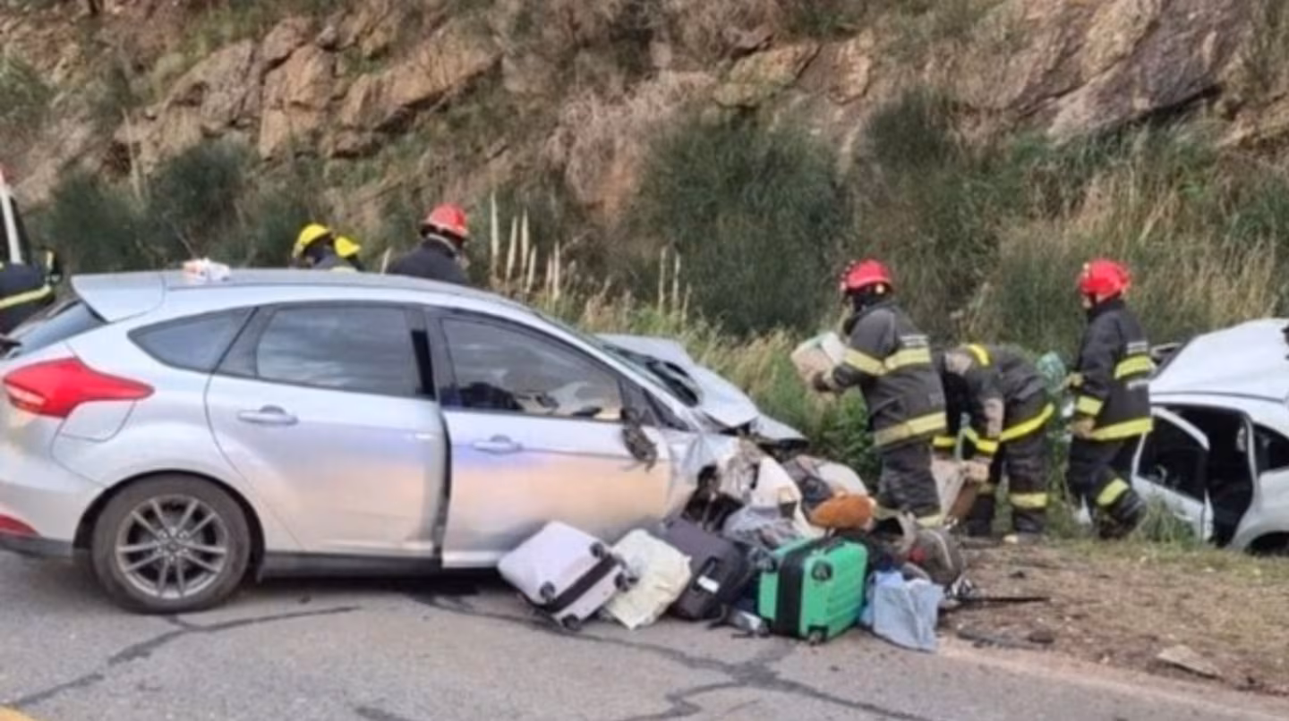 Cuatro amigos volvían de una fiesta en Tornquist, chocaron de frente con otro auto y murieron