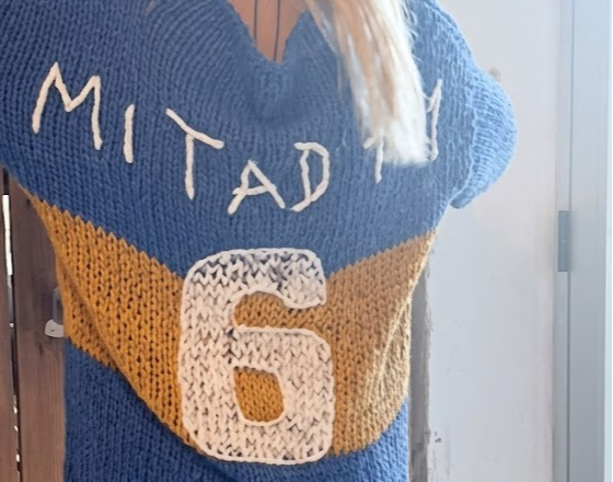 ¡POLÉMICA XENEIZE! Apareció a la venta un sweater de Boca a $420.000 y estallaron las redes