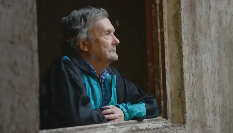 Un poeta mendocino mira el mundo desde la ventana