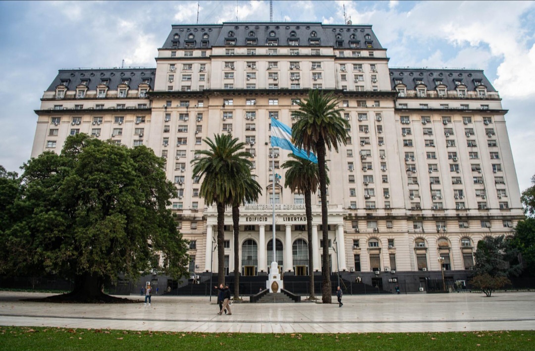 Crece la preocupación en las Fuerzas Armadas por recortes y demoras en pagos