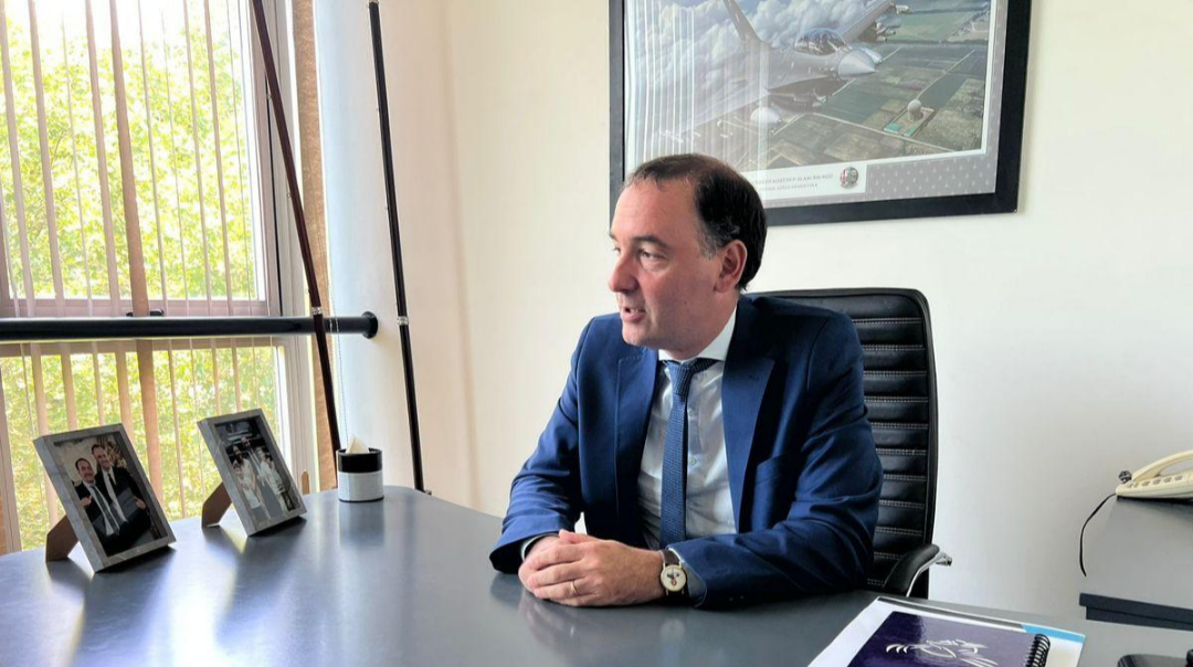 Nueva denuncia contra el hermano de Adorni por el manejo de $40.000 millones