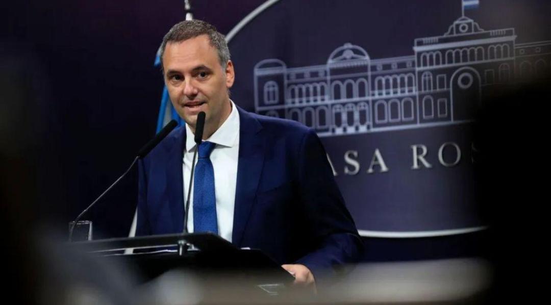 Patrimonio bajo la lupa: Adorni declaró $944 millones tras rectificar sus bienes