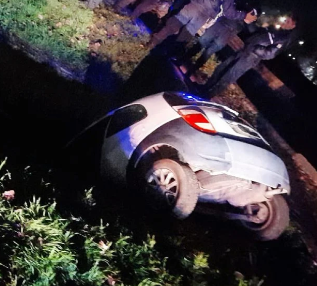 Accidente en Villa Mercedes: un hombre de 74 años cayó con su auto a un canal y fue hospitalizado