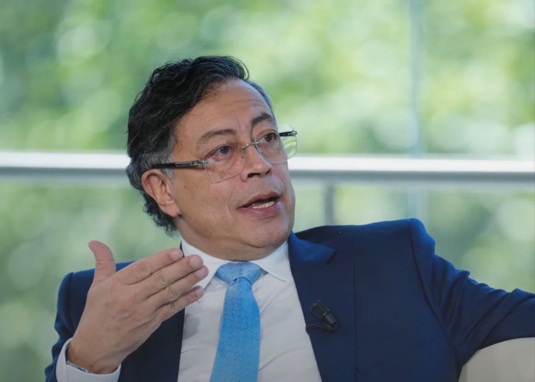 Petro cruzó a Milei por su respaldo a un candidato opositor en Colombia