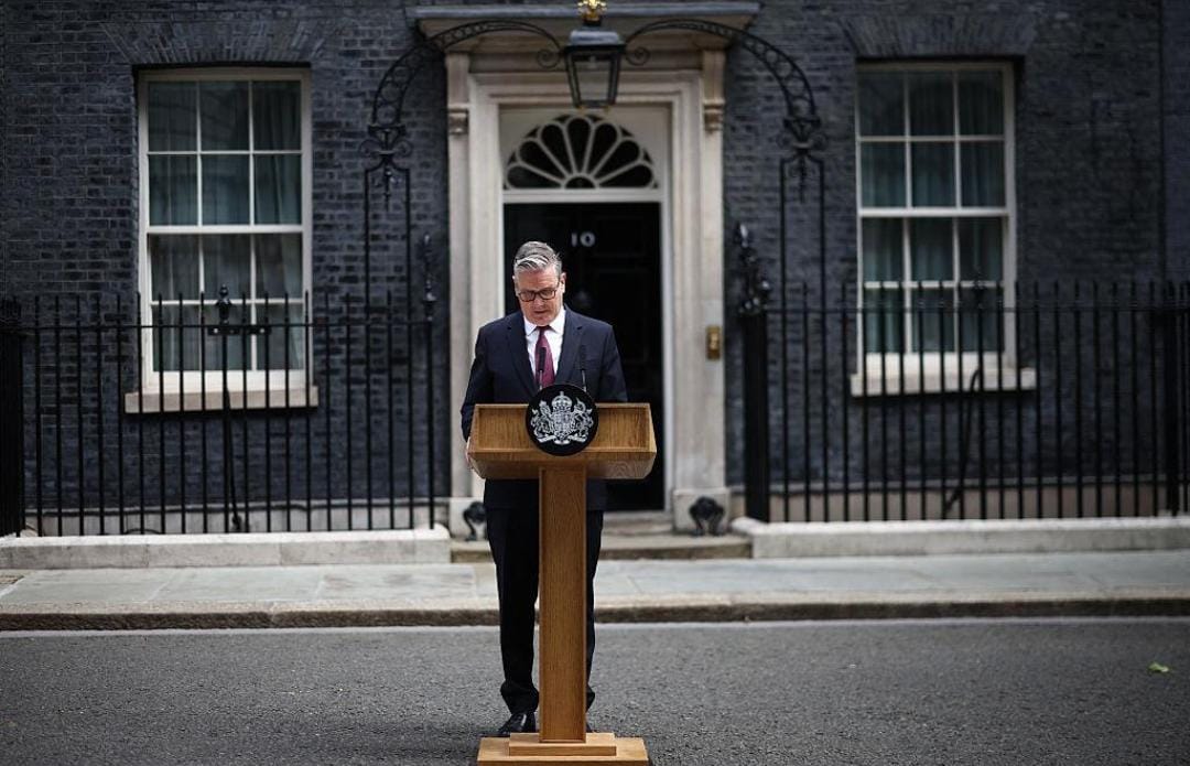 Keir Starmer renunció como primer ministro del Reino Unido en medio de una fuerte crisis política