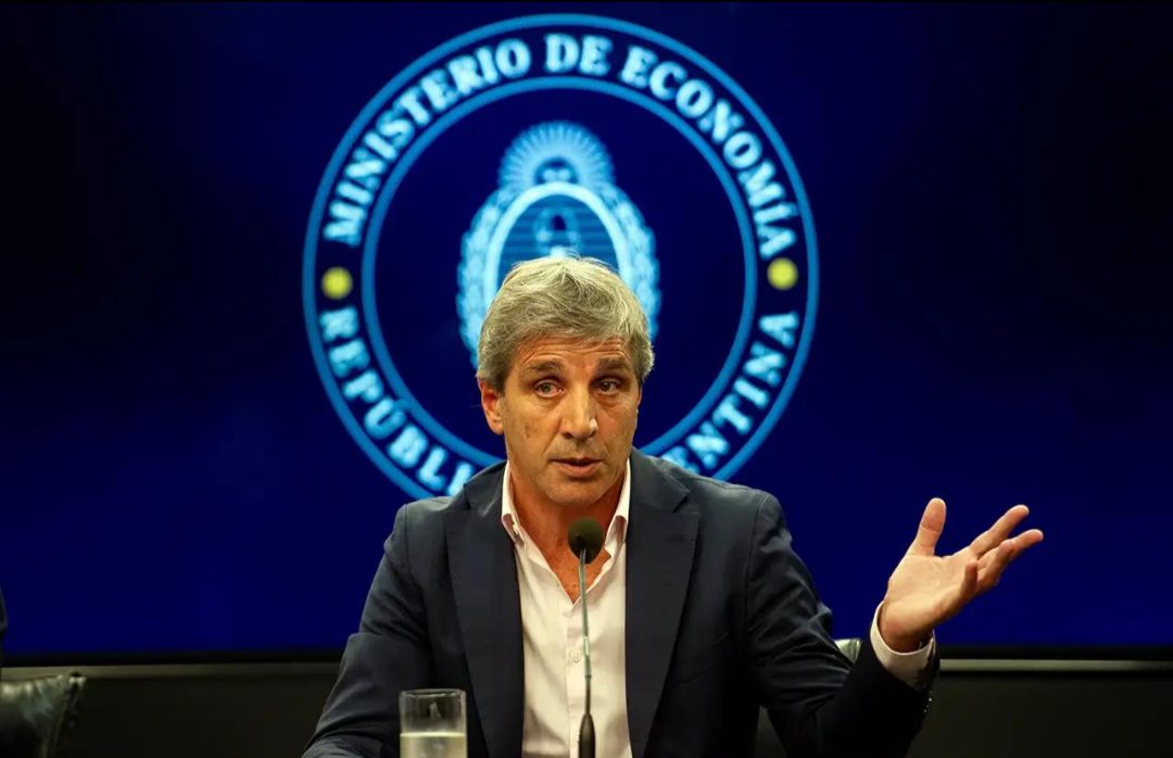 Caputo busca tomar hasta USD 5.000 millones de nueva deuda con avales del Banco Mundial y el BID