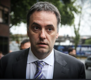Tensión extrema en el Gobierno: aseguran que Manuel Adorni sufrió una crisis nerviosa tras su salida y lanzó una fuerte amenaza
