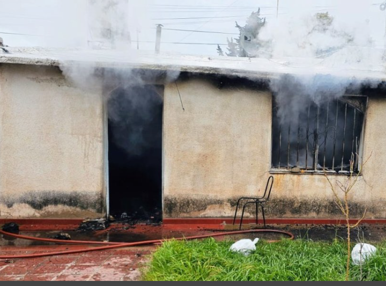 Susto en San Luis: un incendio en una vivienda generó daños materiales pero no dejó heridos