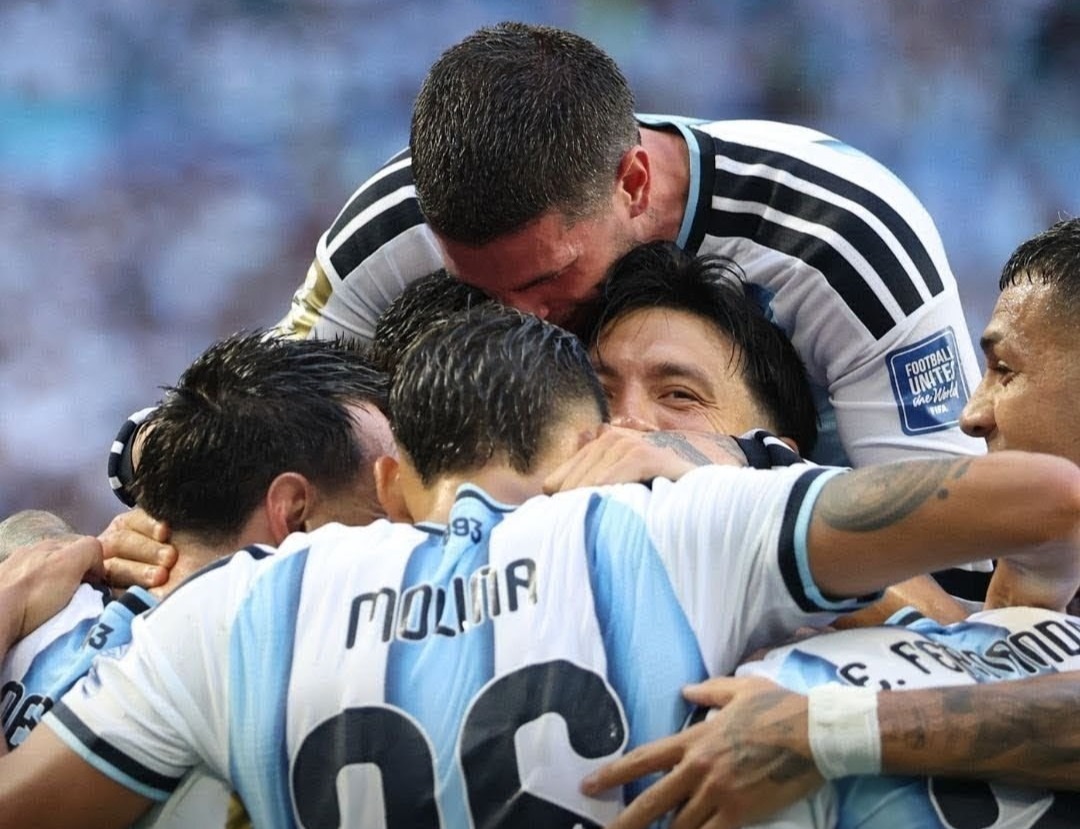 Argentina sufrió, ganó 3-2 ante Cabo Verde y avanzó a octavos del Mundial