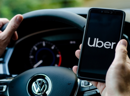 Entre la falta de empleo y las trabas legales: la compleja realidad de Uber en Villa Mercedes
