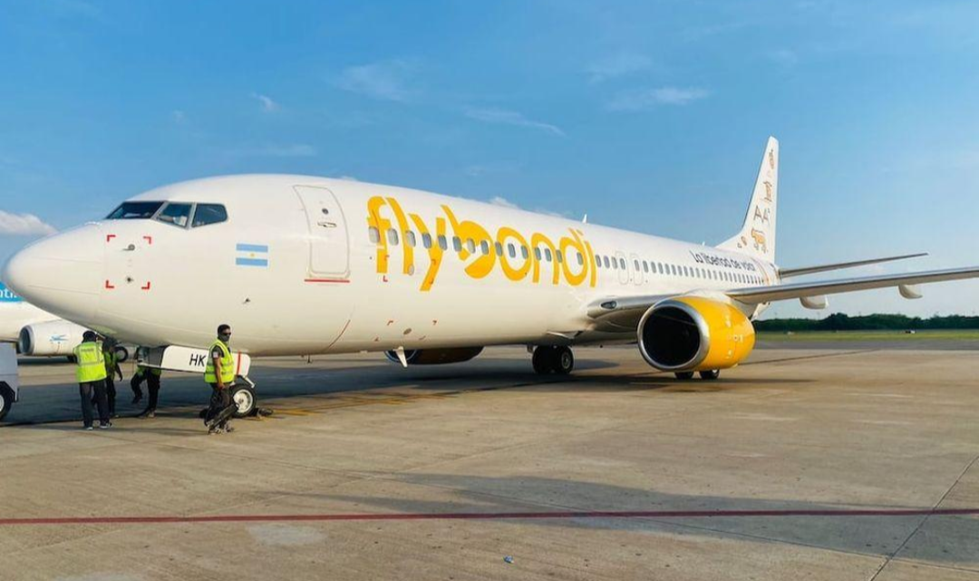 Flybondi lleva 9 días sin volar y sigue vendiendo pasajes: crece la crisis de la low cost