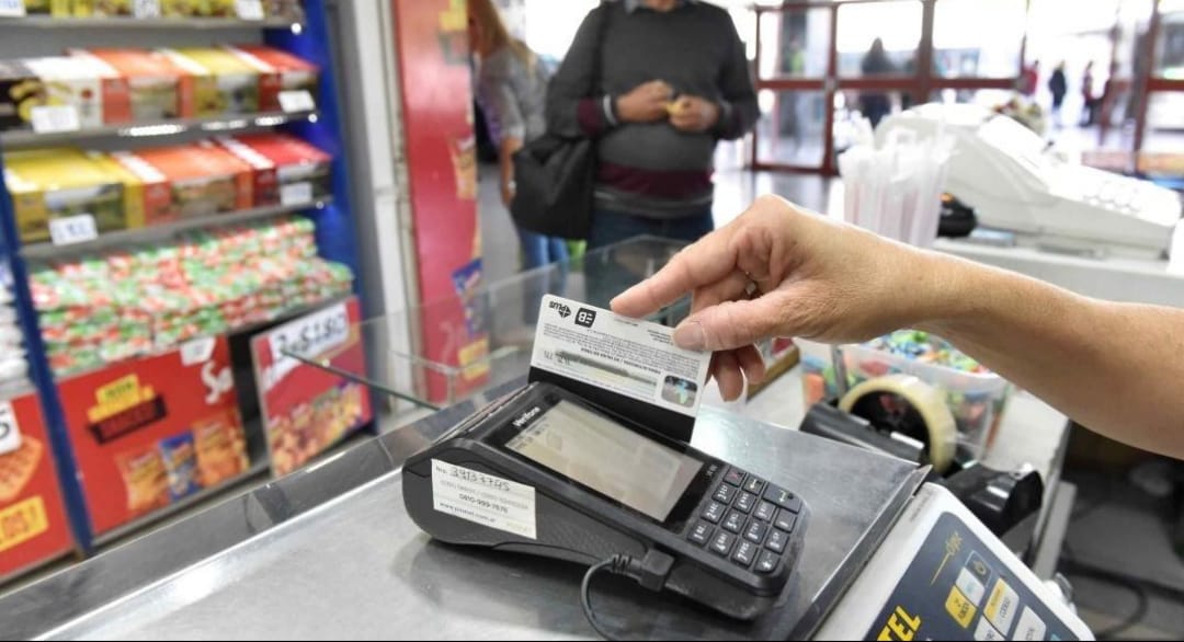 El crédito al consumo cayó 0,8% en junio y sigue la debilidad del gasto familiar