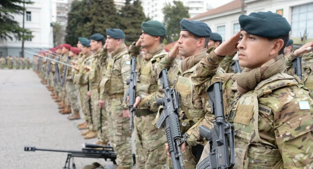 El Ejército prohibió las quejas de militares en redes sociales
