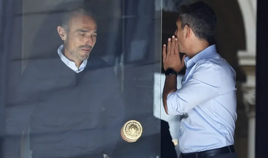 Milei frenó a los Menem: “Basta de darle fama a cachivaches que no conocen a Hayek”