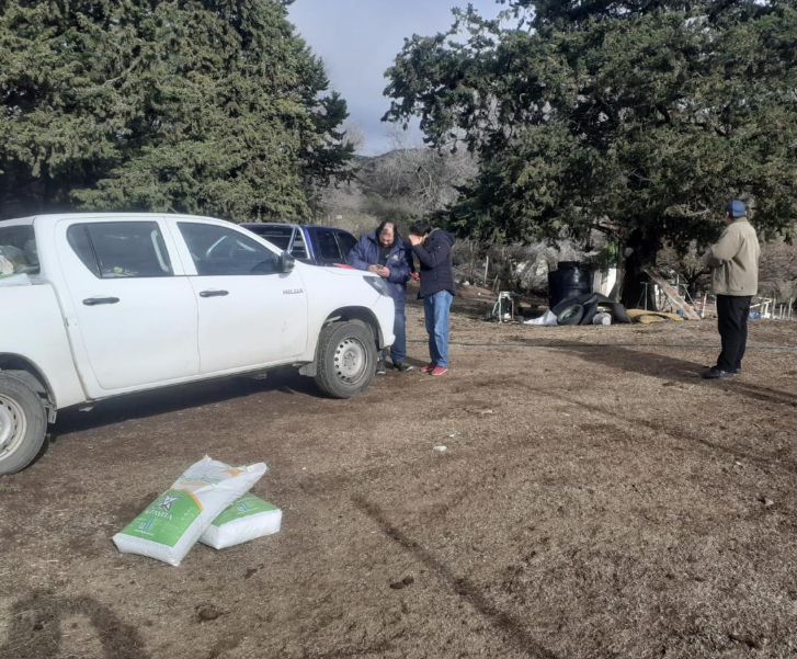 Tras los incendios, el Gobierno asiste a productores rurales de Estancia Grande y zonas aledañas