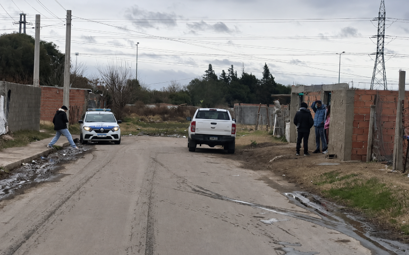 Allanamientos simultáneos en el barrio La República: secuestran armas de fuego y marihuana tras disturbios vecinales