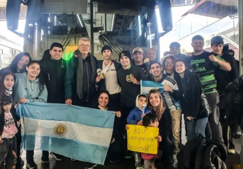 Jair Assat hace historia y consagra al boxeo de San Luis en lo más alto del país