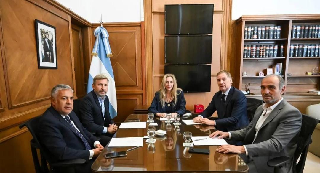 El Gobierno busca cerrar acuerdos con diez gobernadores para impulsar la reelección de Milei