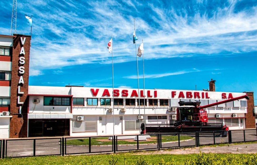 VASSALLI NO PAGÓ LOS SUELDOS Y CRECE LA INCERTIDUMBRE SOBRE LA REACTIVACIÓN DE LA HISTÓRICA FÁBRICA DE COSECHADORAS