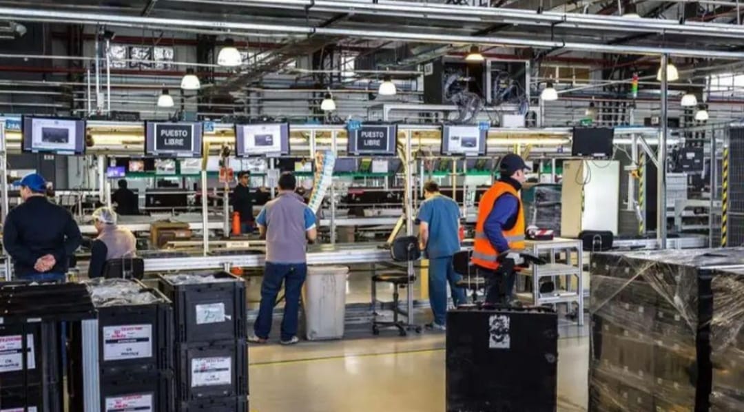 Se perdieron casi 150.000 trabajadores registrados y los nuevos monotributistas no llegan ni a un tercio