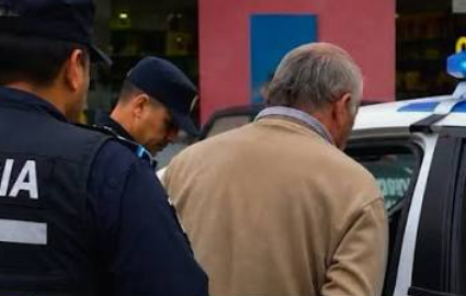 "Perdón, hijo, no tenía para comer": el desgarrador ruego de un jubilado que intentó llevarse comida de un supermercado
