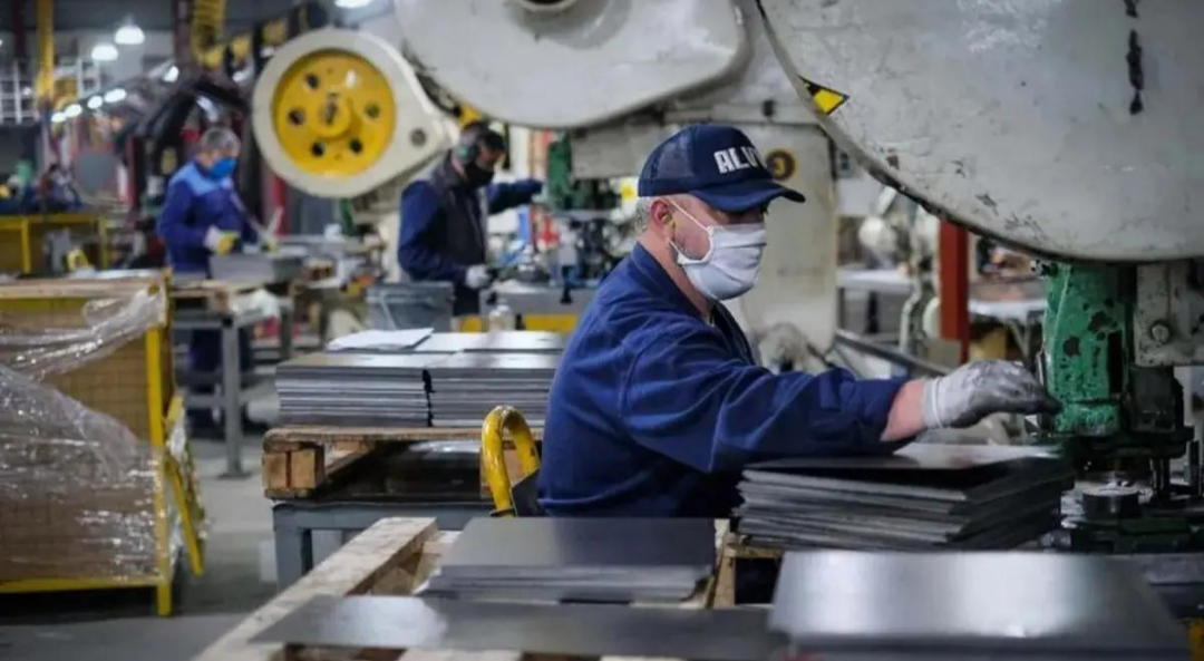 LA ACTIVIDAD METALÚRGICA CAYÓ 4,4% Y OPERA CON MENOS DEL 40% DE SU CAPACIDAD