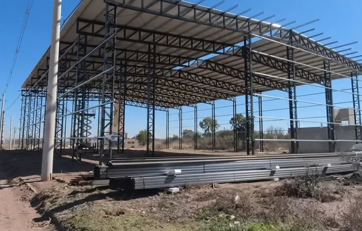 Tragedia en San Luis: murió un trabajador tras caer de un galpón en construcción