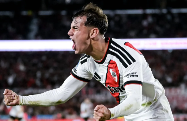River dejó escapar una ventaja de dos goles, empató con Vélez y sigue relegado en el torneo