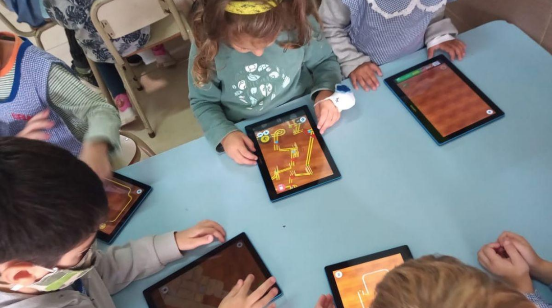 Un estudio desafía lo que se creía sobre las pantallas: los niños que tuvieron mayor exposición digital mostraron mejor rendimiento cognitivo