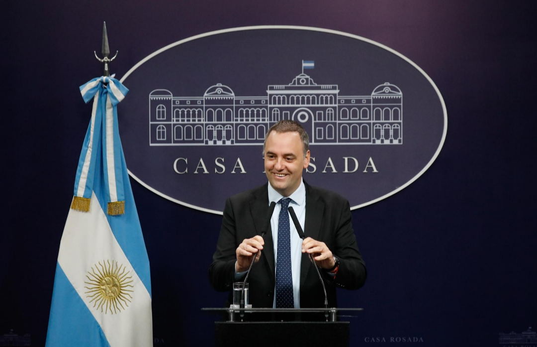 Los “ñoquis” de Adorni: colaboradores del exjefe de Gabinete quedaron en cargos jerárquicos con sueldos millonarios