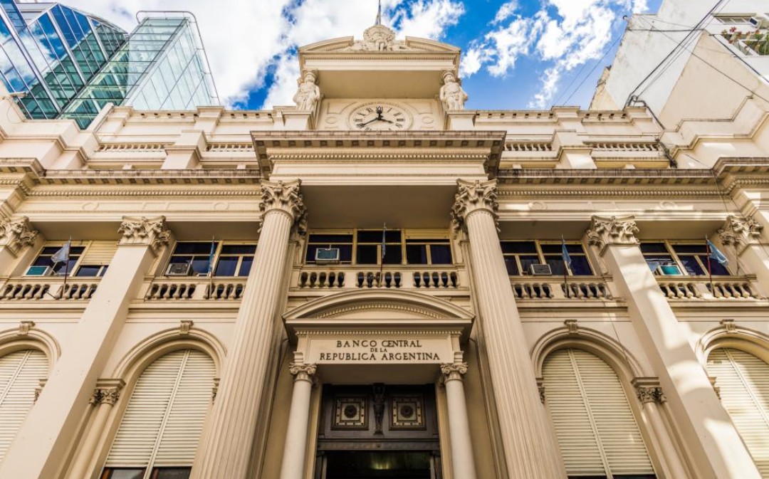 El BCRA habilita un nuevo sistema para cobrar deudas directamente desde cuentas bancarias