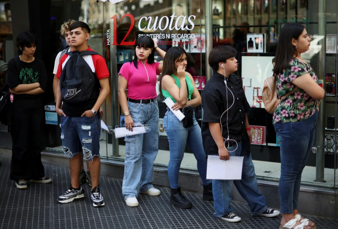 Juventud en crisis: solo el 14,2% de los jóvenes argentinos tiene un empleo formal