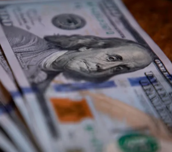 Fiebre por el dólar: ahorristas compraron casi US$ 3.000 millones en billetes durante julio