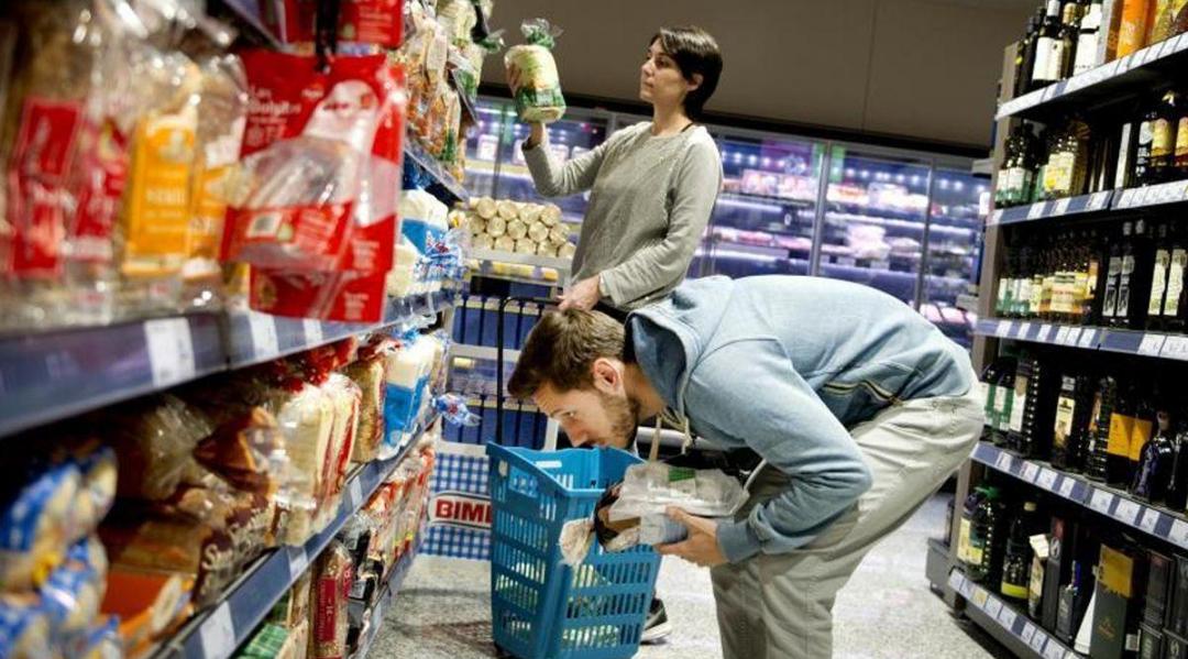 El 52% de los hogares argentinos está en la clase baja: ¿cuánto hay que ganar para ser clase media?
